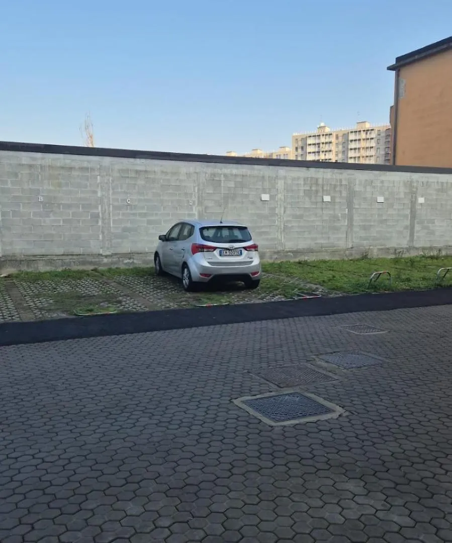 Apartamento Baroni D - Free Private Parking-Wi- Fi And A-C Milán 0*,  Italia